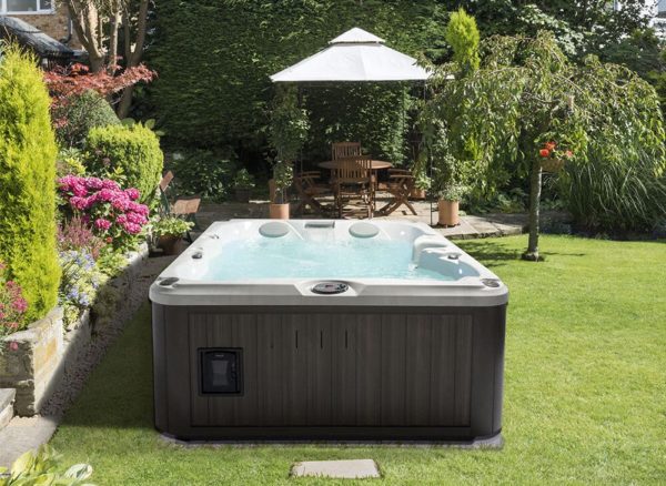 Jacuzzi J-225 Hot Tub