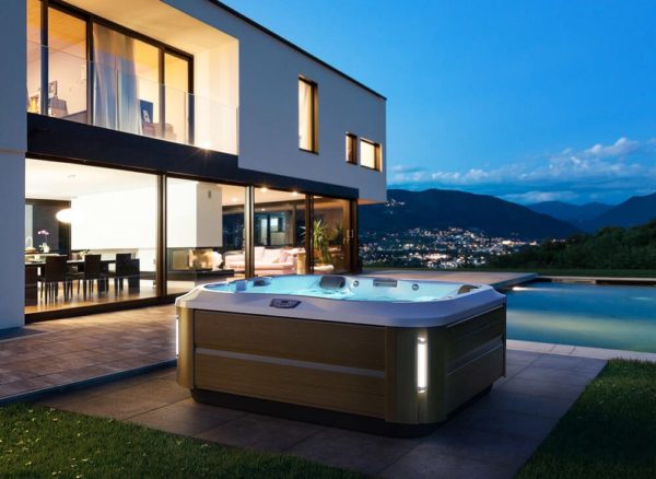 Jacuzzi J-335 Hot Tub