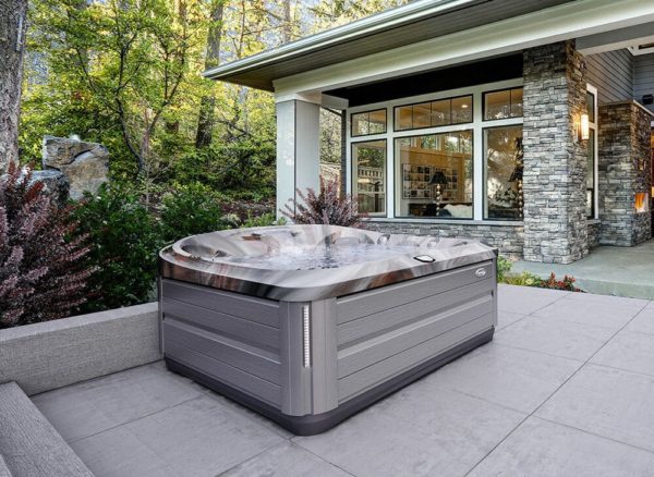 Jacuzzi J-485 Hot Tub